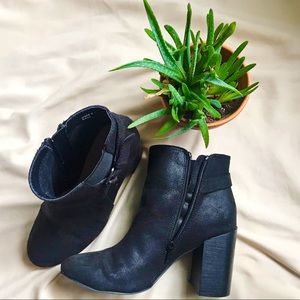 Report WOMENS 6.5 Black Round-Toe Ankle Boot